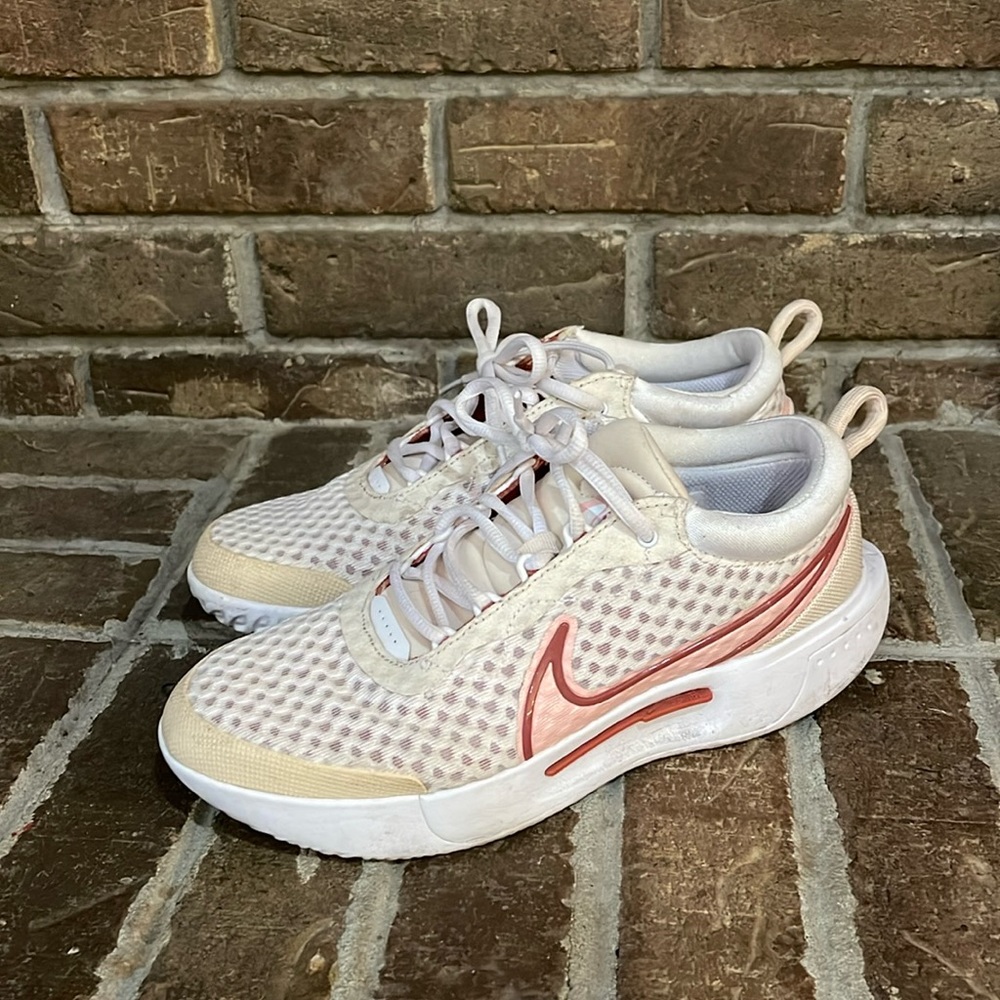 Women’s Nike sneakers size 7.5